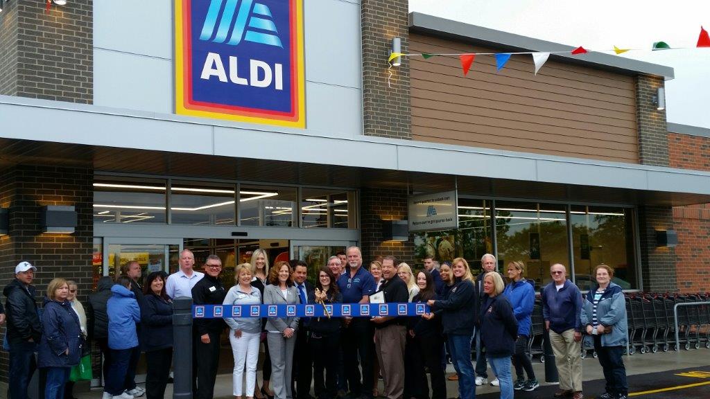 19-0620 ALDI ribbon cutting
