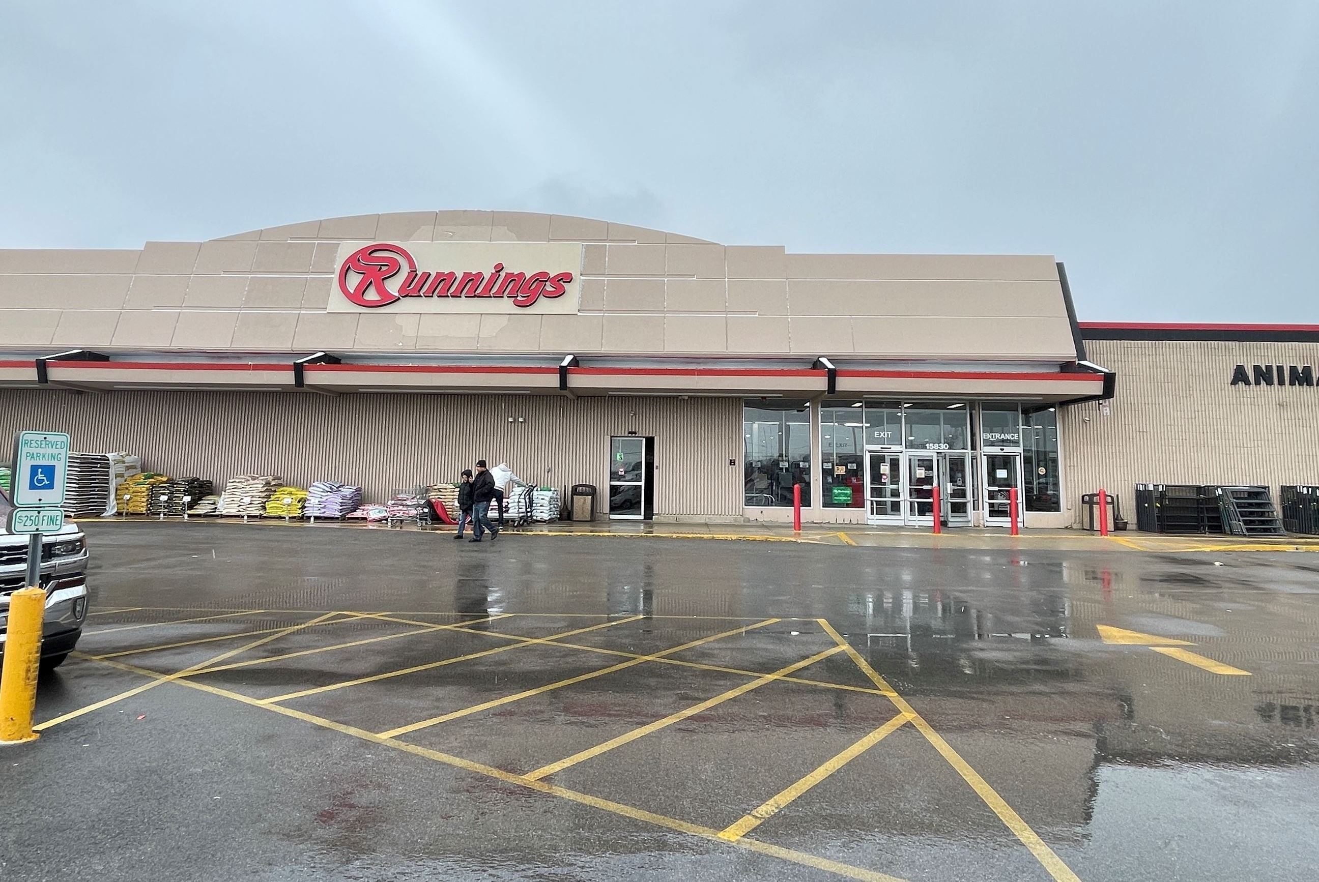 IMG_5107 Runnings store exterior